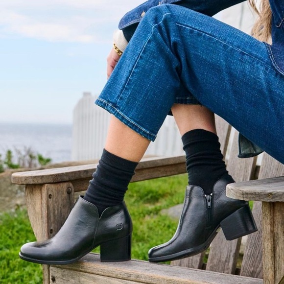 BORN Women’s Kenzy Black Leather Booties Sz 8M - Picture 1 of 12